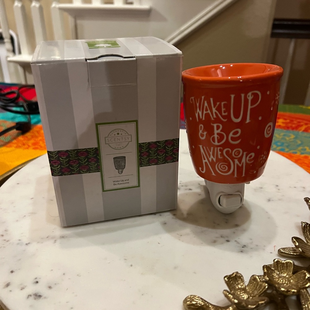 Scentsy Plug In Night Light Wax Warmer